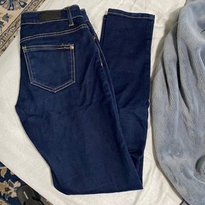 Celebrity pink skinny jeans!